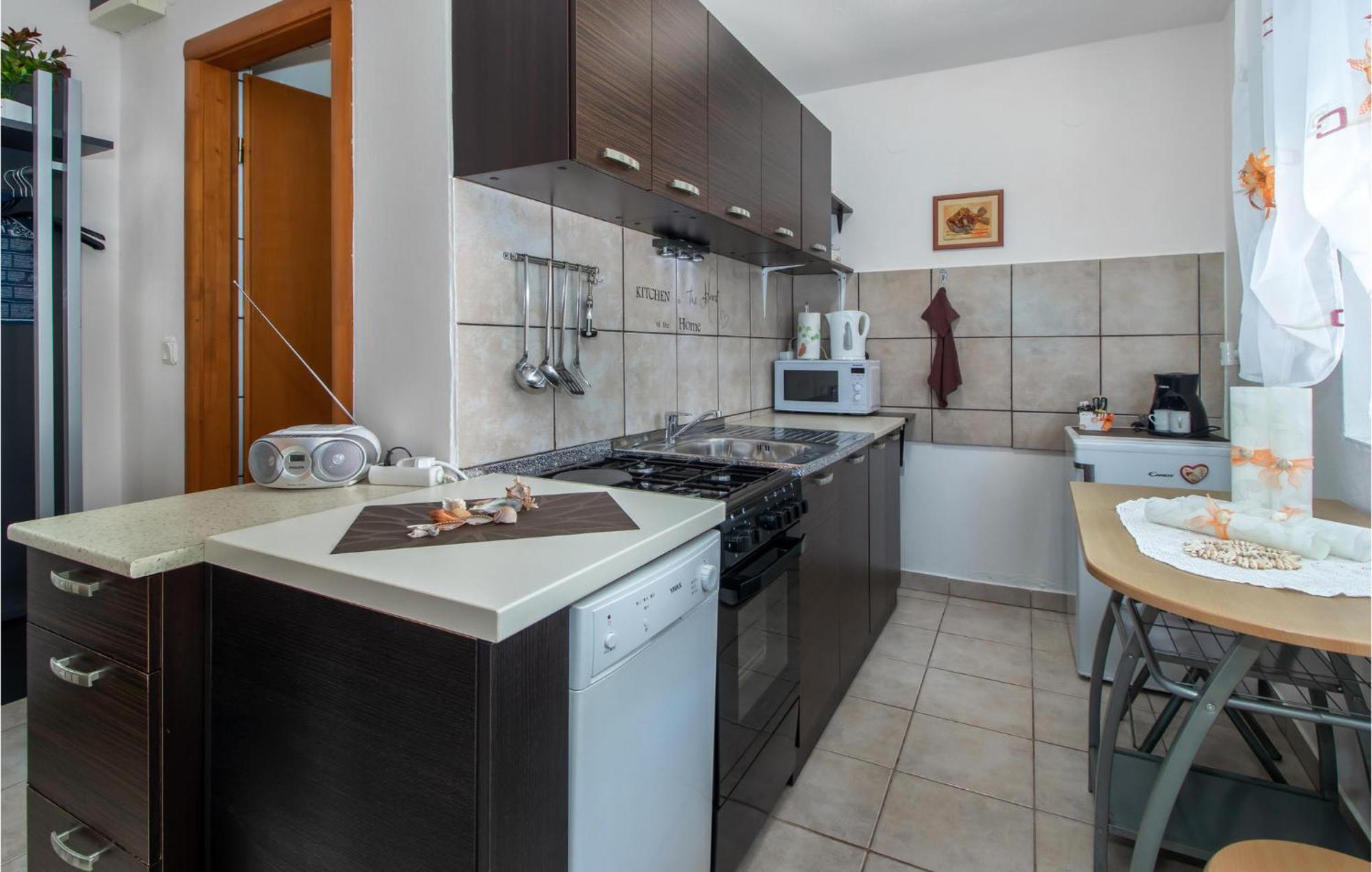Nice Apartment In Smrika With Kitchen Exterior foto
